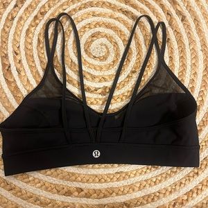 Lululemon Sports Bra size 4. In new condition without tags.